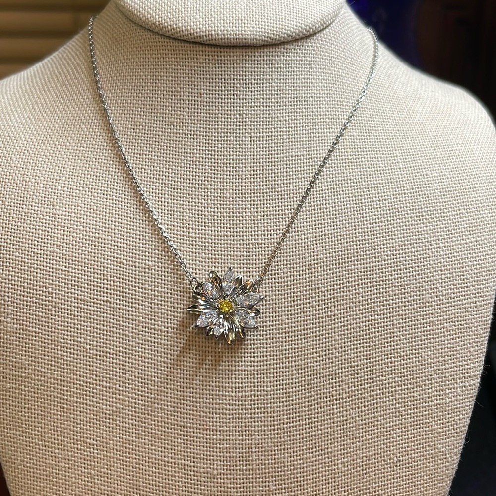 Origami Owl SP4080 Daisy necklace silver